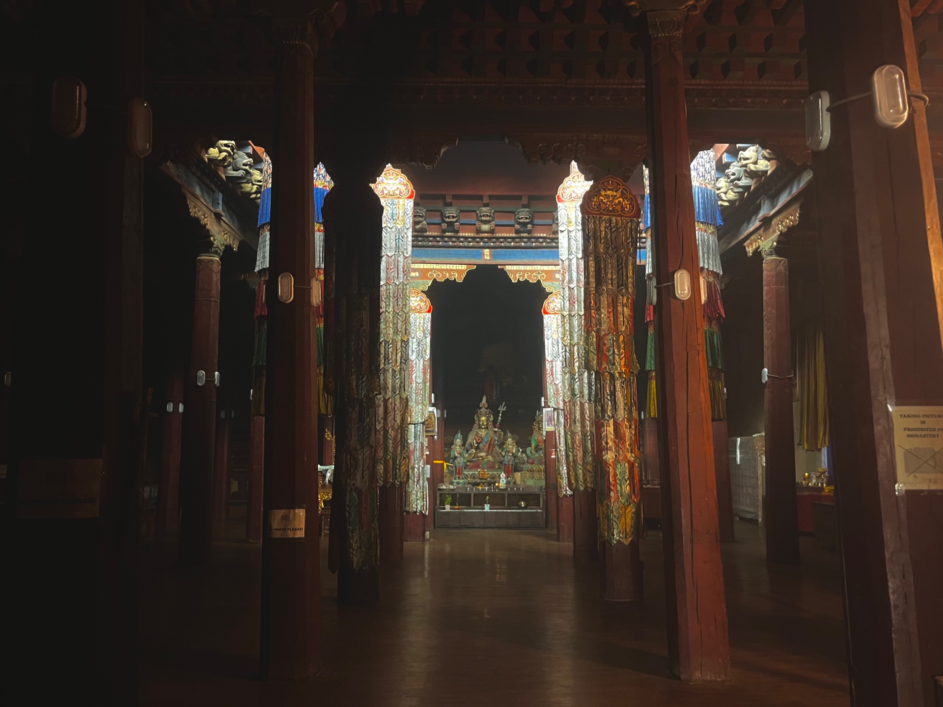 Past the gate of the shrine hall